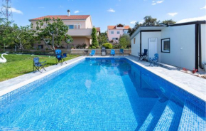 3 Bedroom Beautiful Apartment In Sukosan